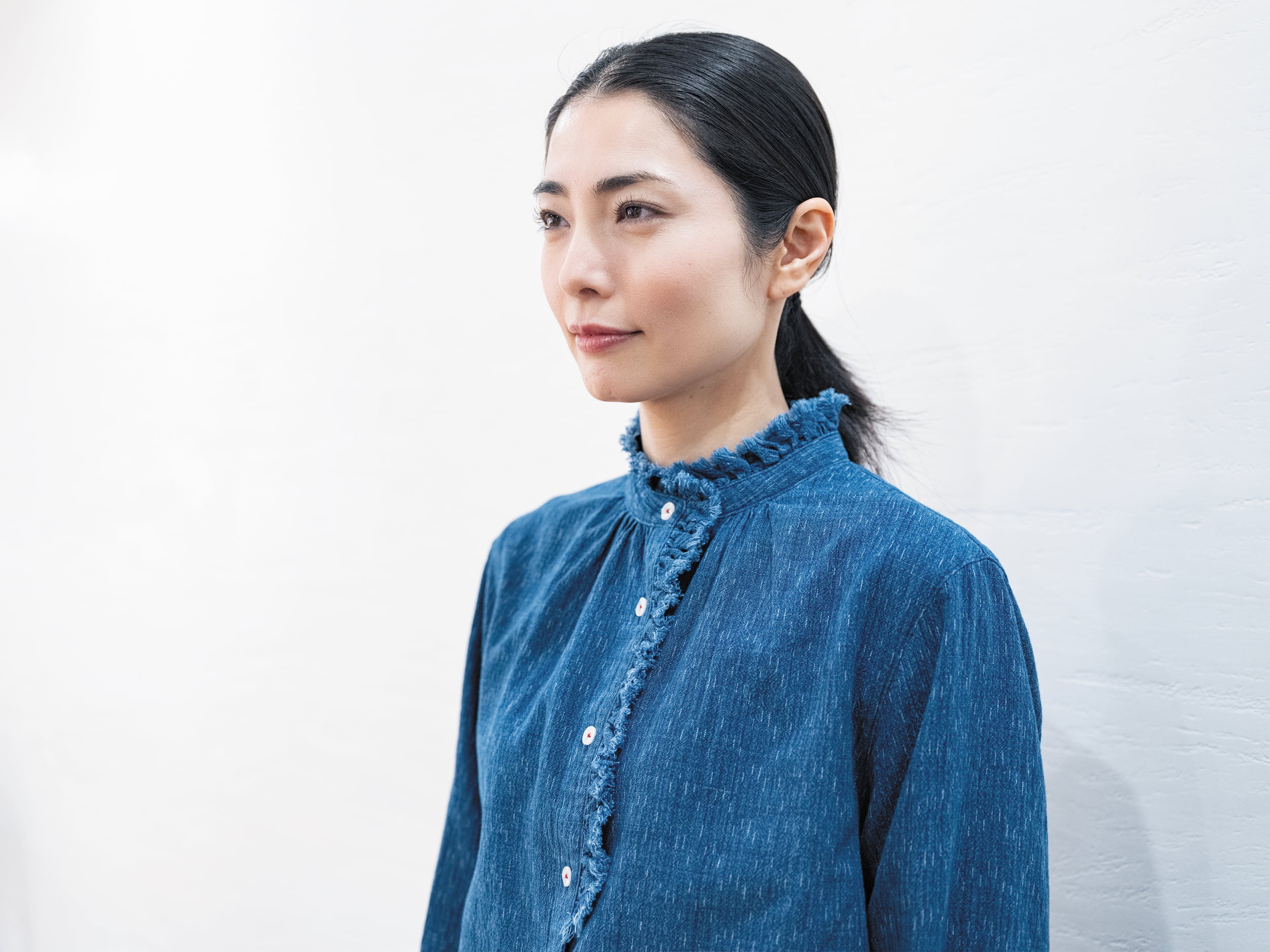 24SSカタログP14】BL-57 フリルブラウス | カスリラ オンラインショップ