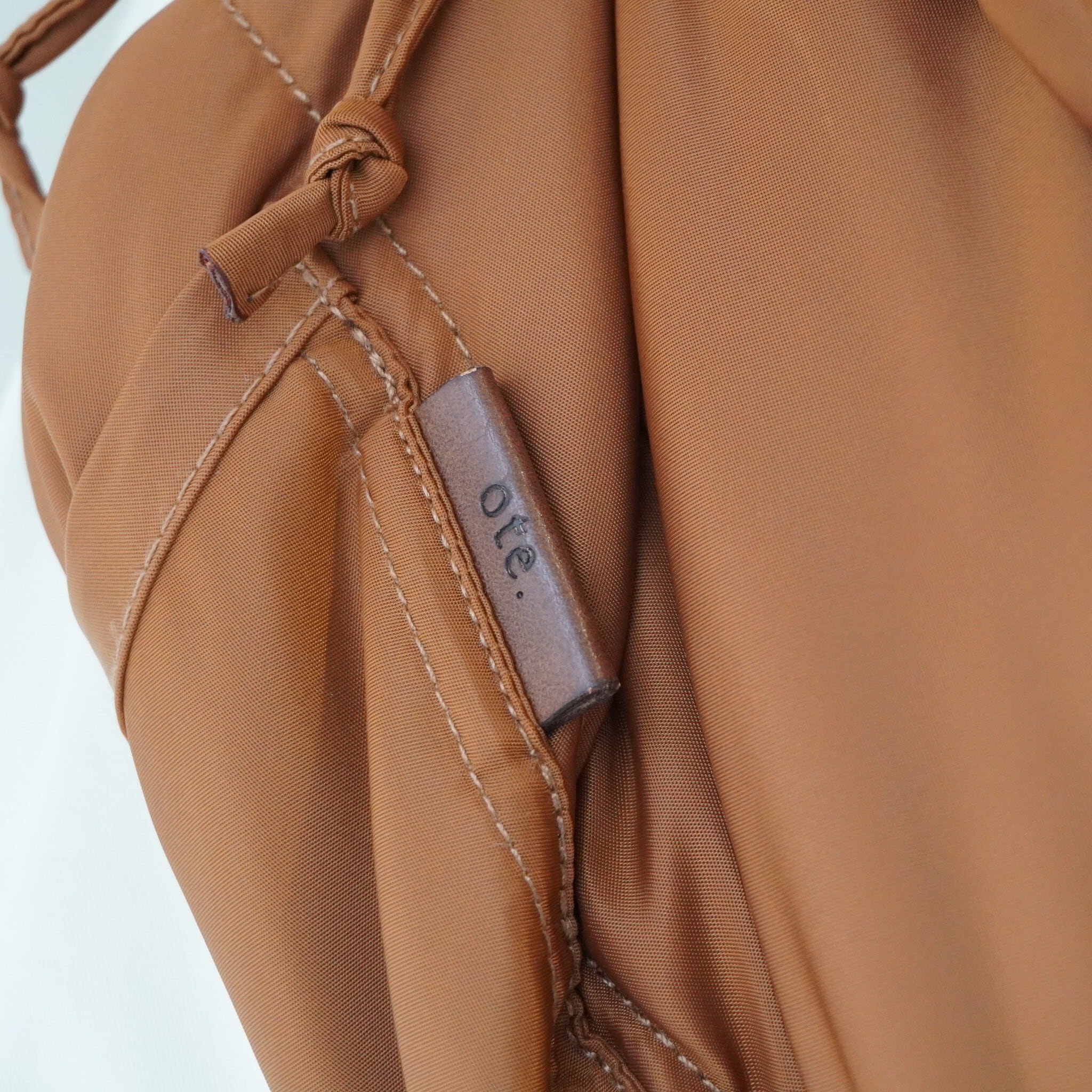 ote. sling bed bag CAMEL | ote.