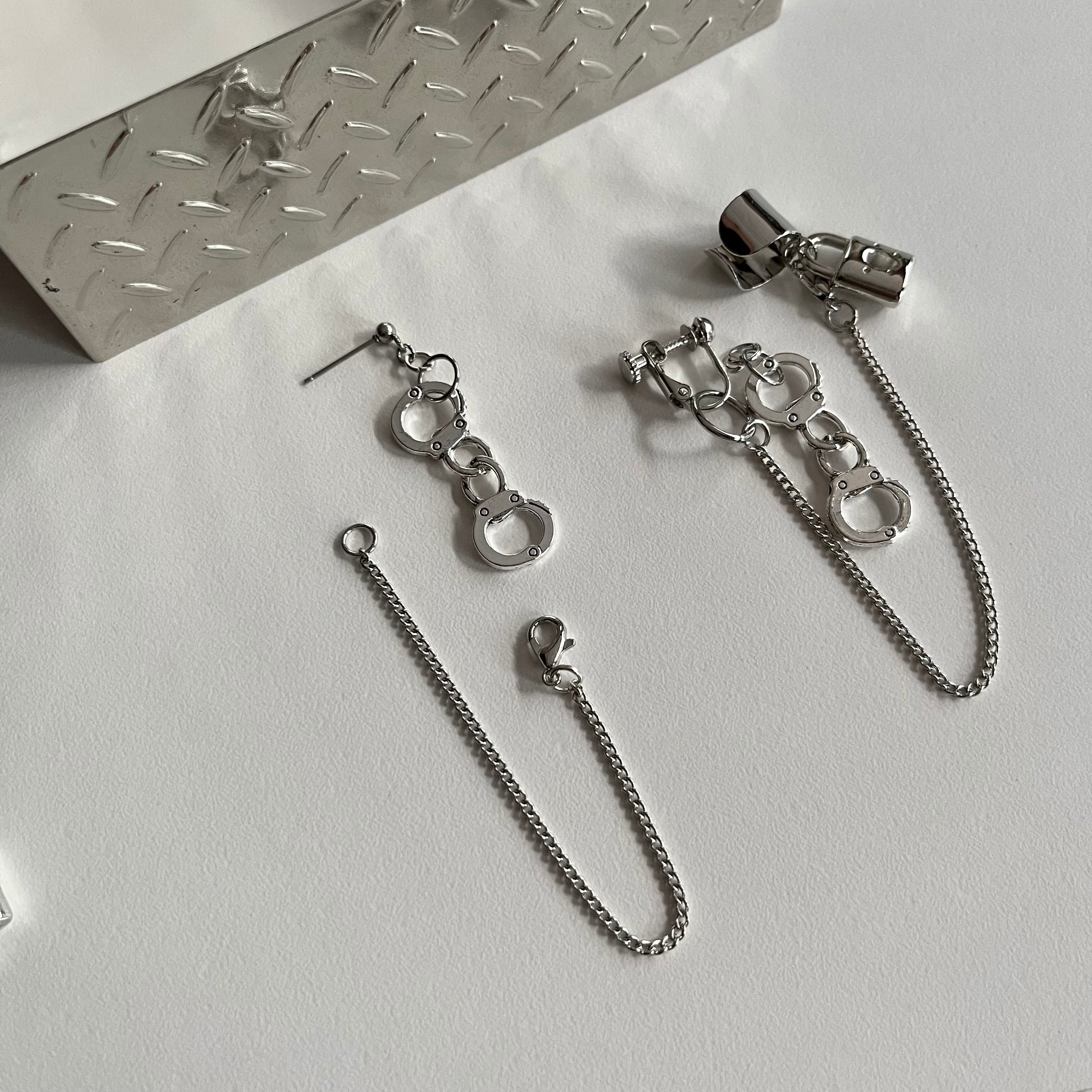 ー2wayー南京錠イヤーカフ&手錠ピアス/イヤリング | h a z e