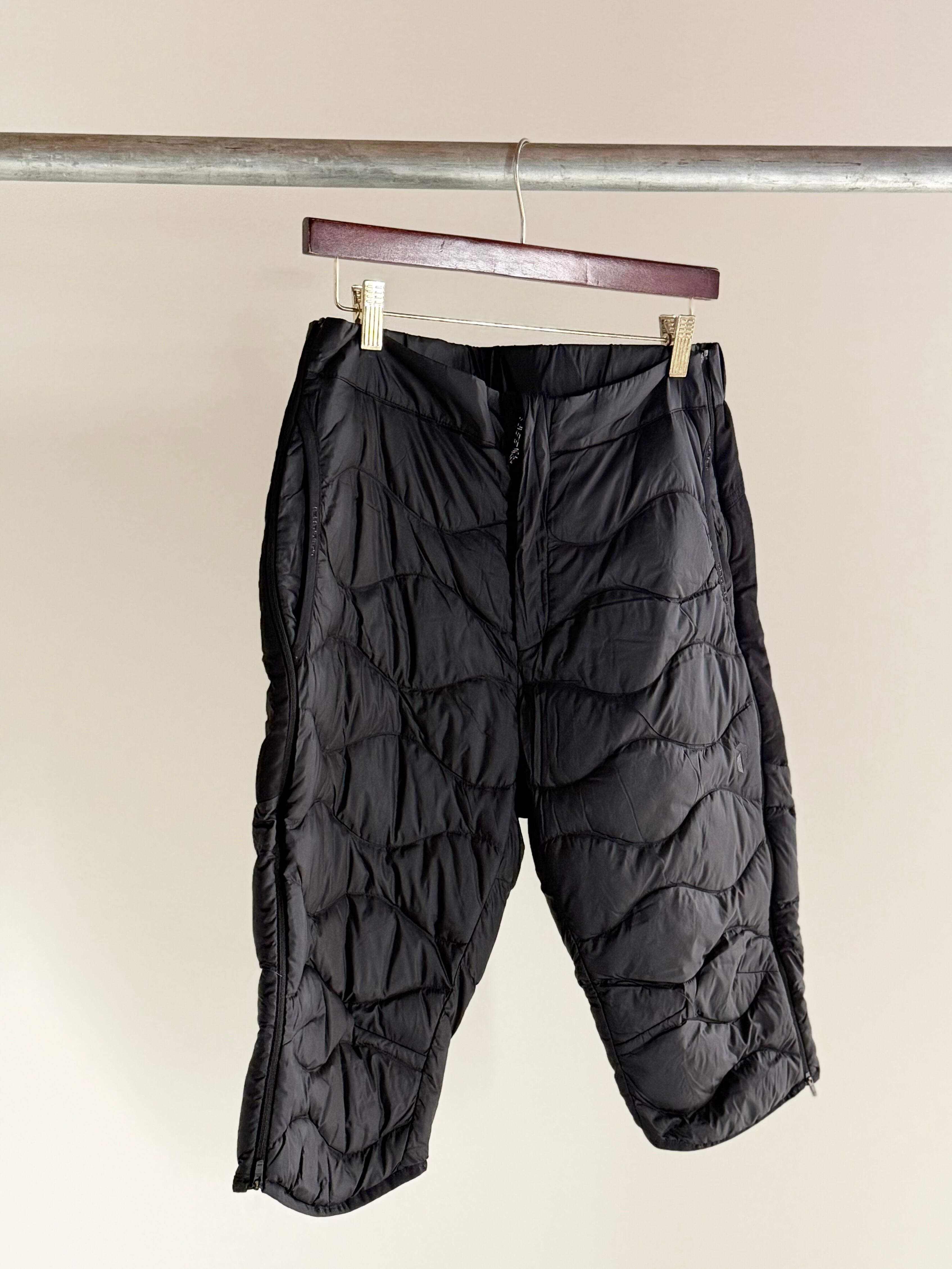 Peak Performance ダウンハーフパンツ M ブラック PeakPerfomance ピークパフォーマンス【Helium Down Shorts ヘリウム