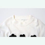 ふわもこブラックフラワー:ゆったりシルエットのモノトーンニット i0460