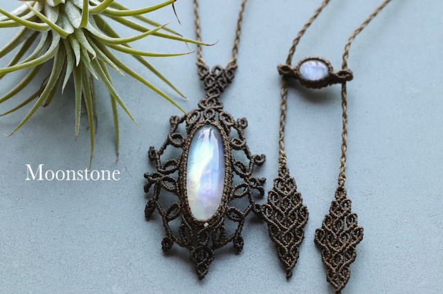 Moonstone pendant -Moonshine-