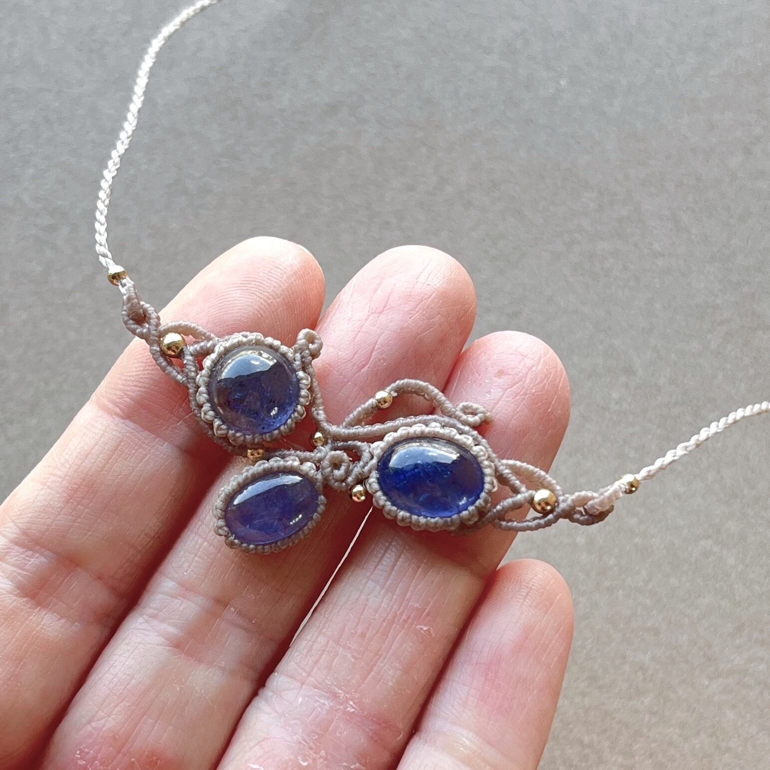 タンザナイトのマクラメ編み 天然石ネックレス タンザナイトのマクラメ編み 天然石ネックレス | SHANTi WALA