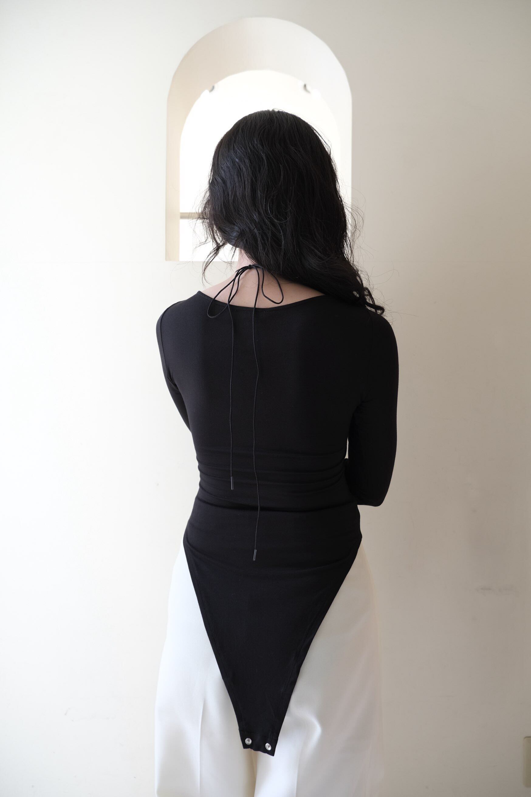 determ;】Collagen Strappy Bodysuit | theour