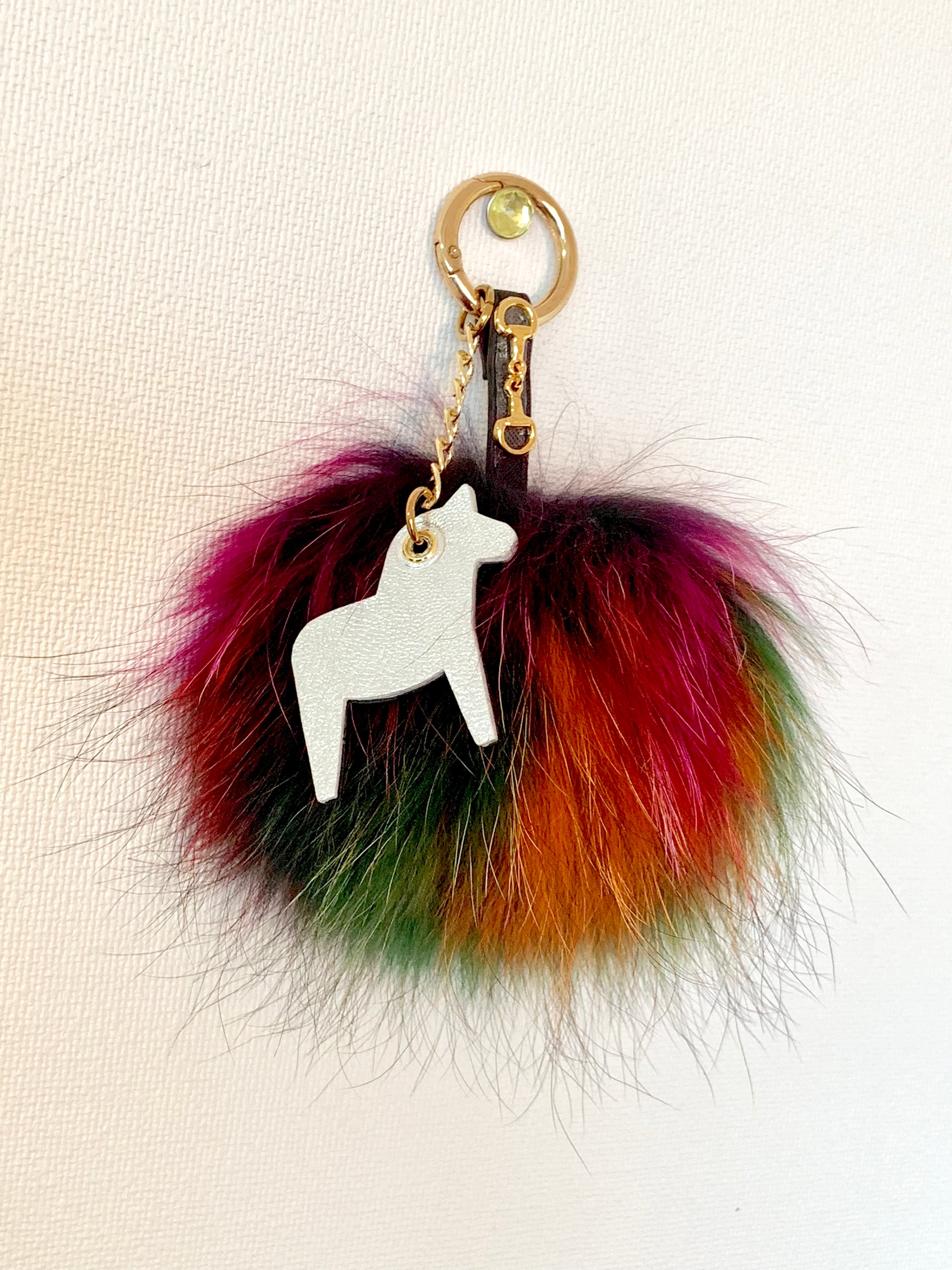 ミックスカラーのラクーンファーチャーム