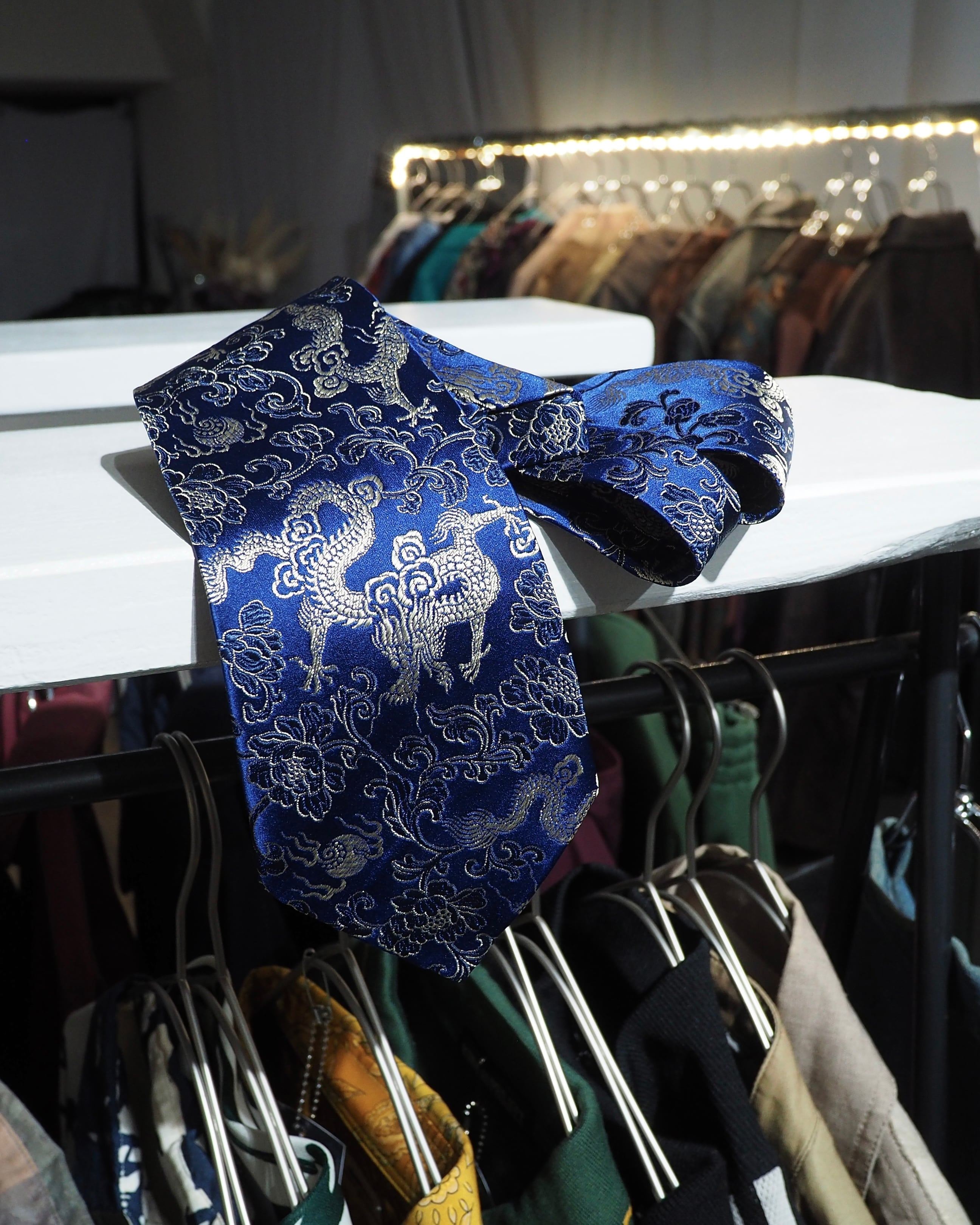 " 花鳥風月 " Oriental pattern Embossed vintage Tie