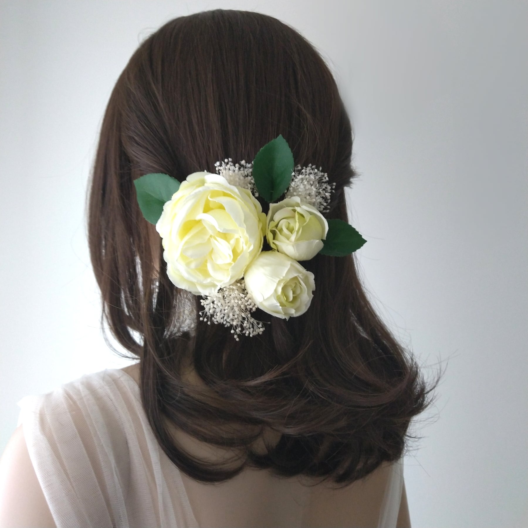 ヘッドパーツ 髪飾り 白 薔薇 カスミ草 ブライダル 演奏会 | アクセスハーツ -Flower powered by BASE