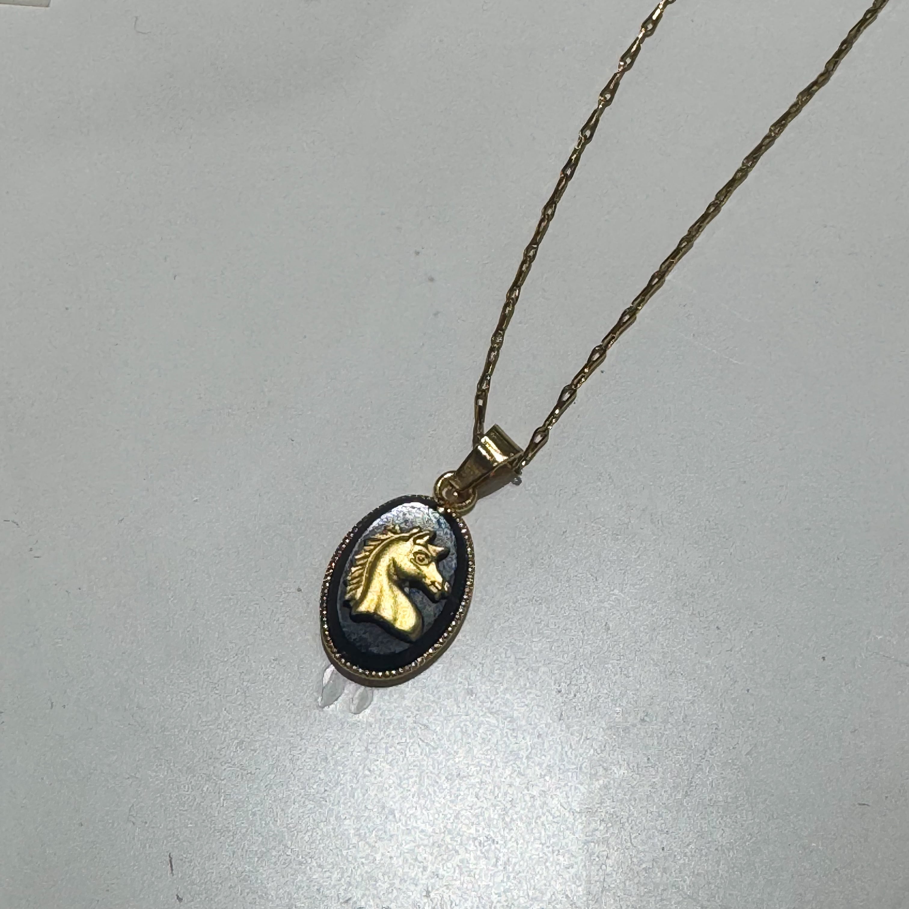 天然珊瑚　葉っぱ型にカタツムリ彫刻した可愛いペンダント　k18金 天然珊瑚 葉っぱ型にカタツムリ彫刻した可愛いペンダント k18金 Amazon