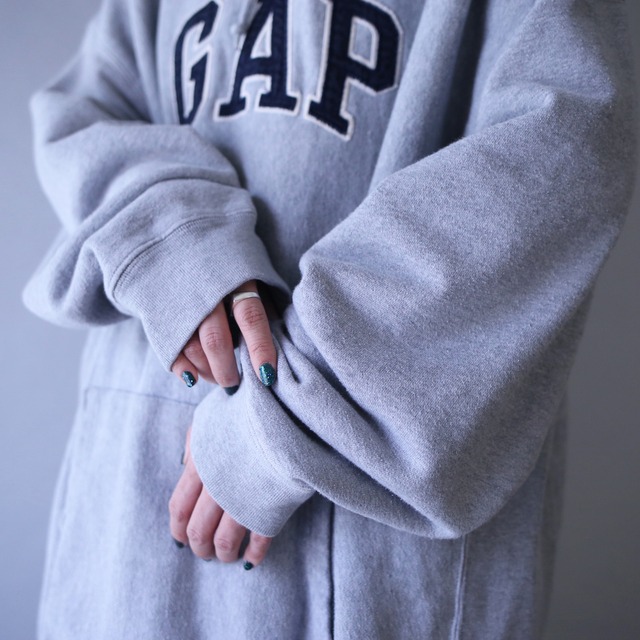 "GAP" over silhouette front logo sweat parka