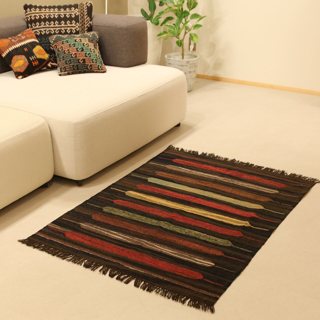 【ブラックキリム】一点もの/ラグマット/手織り/敷物/ウールラグ/No-18768/124cm×91cm /トルコ