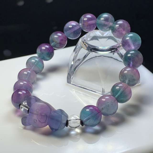 1.フローライト×くまちゃんフローライト・デザインブレスレット