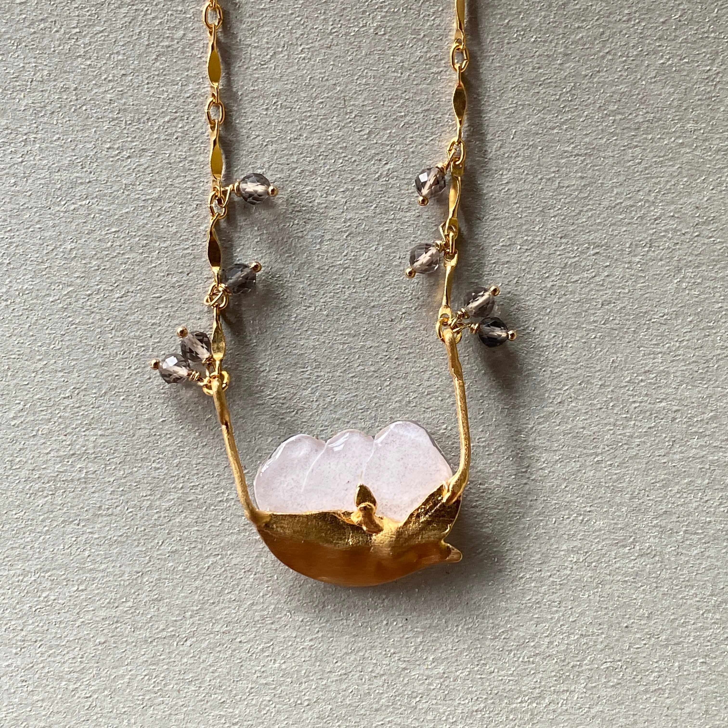 シマエナガ3連スモーキークオーツネックレス | cocorotsu