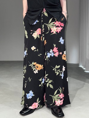flower wide pants / black × multicolored