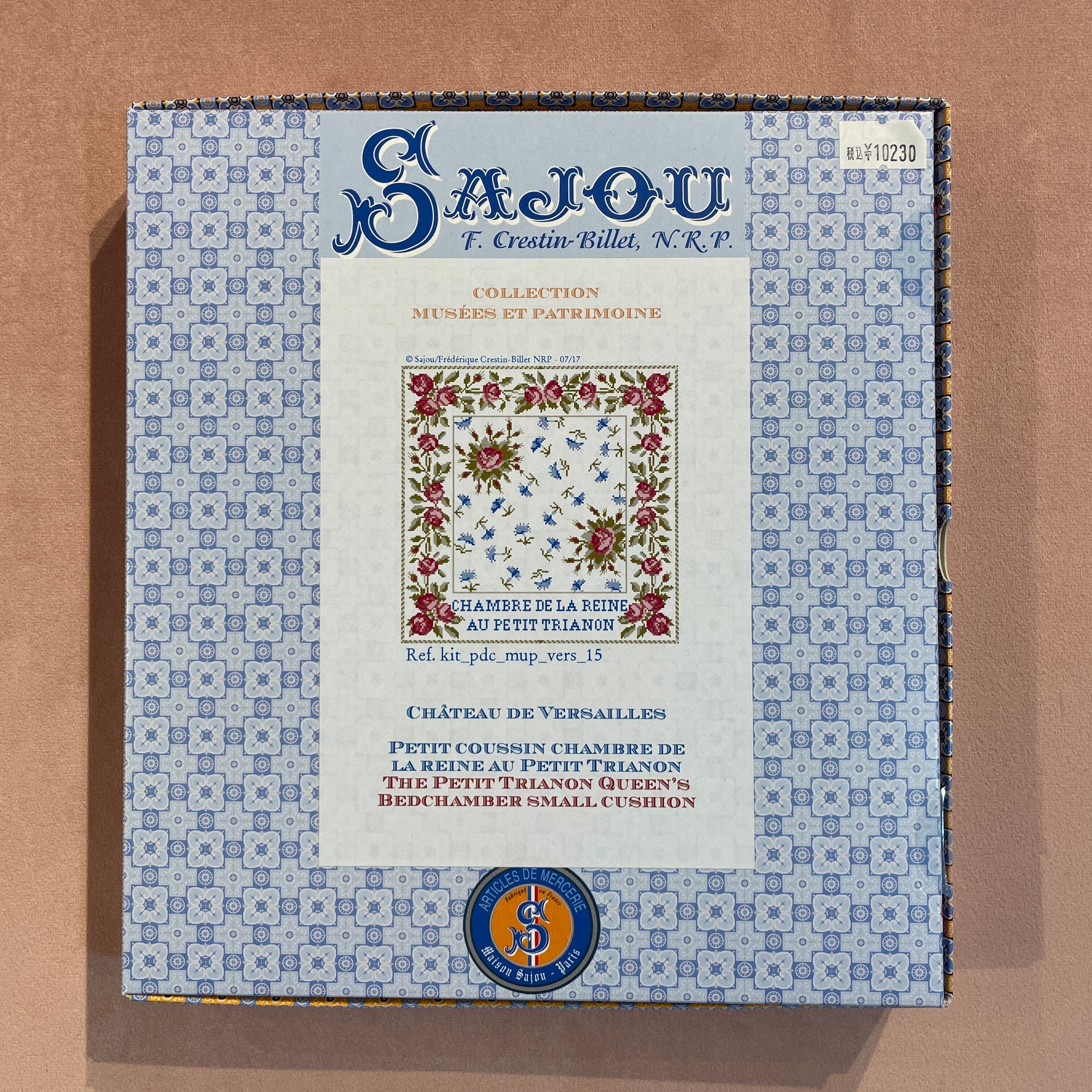 Sajou・サジュー / クロスステッチキット・プチクッション/ CHATEAU DE VERSAILLES / プチ・トリアノンの女王の居室
