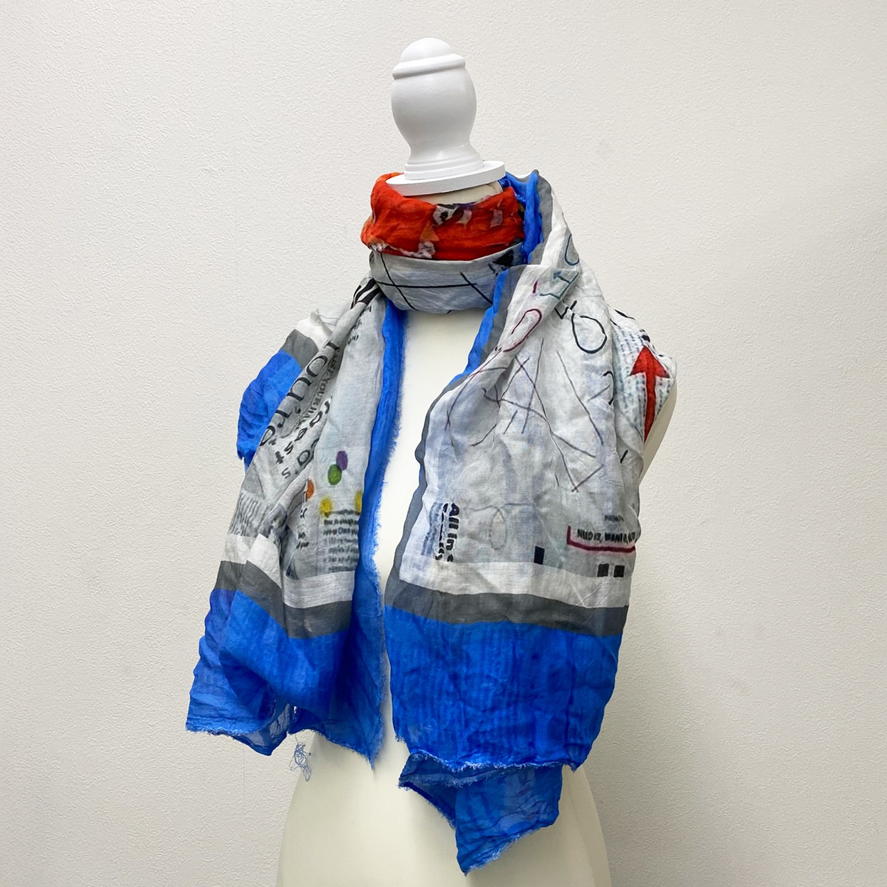 Ottotredici AG-255101EN ENRICO_SS25_50 鉢植えと文字コラージュ