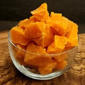 ノルマンディー産 グラスフェッド ミモレット 12ヶ月熟成 – かち割りで楽しむ本格派ハードチーズ 料理とワインにぴったり Crushed Mimolette Cheese – Grassfed, 12-Month Aged Hard Cheese from Normandy for Gourmet Cooking and Wine Pairing (200g)