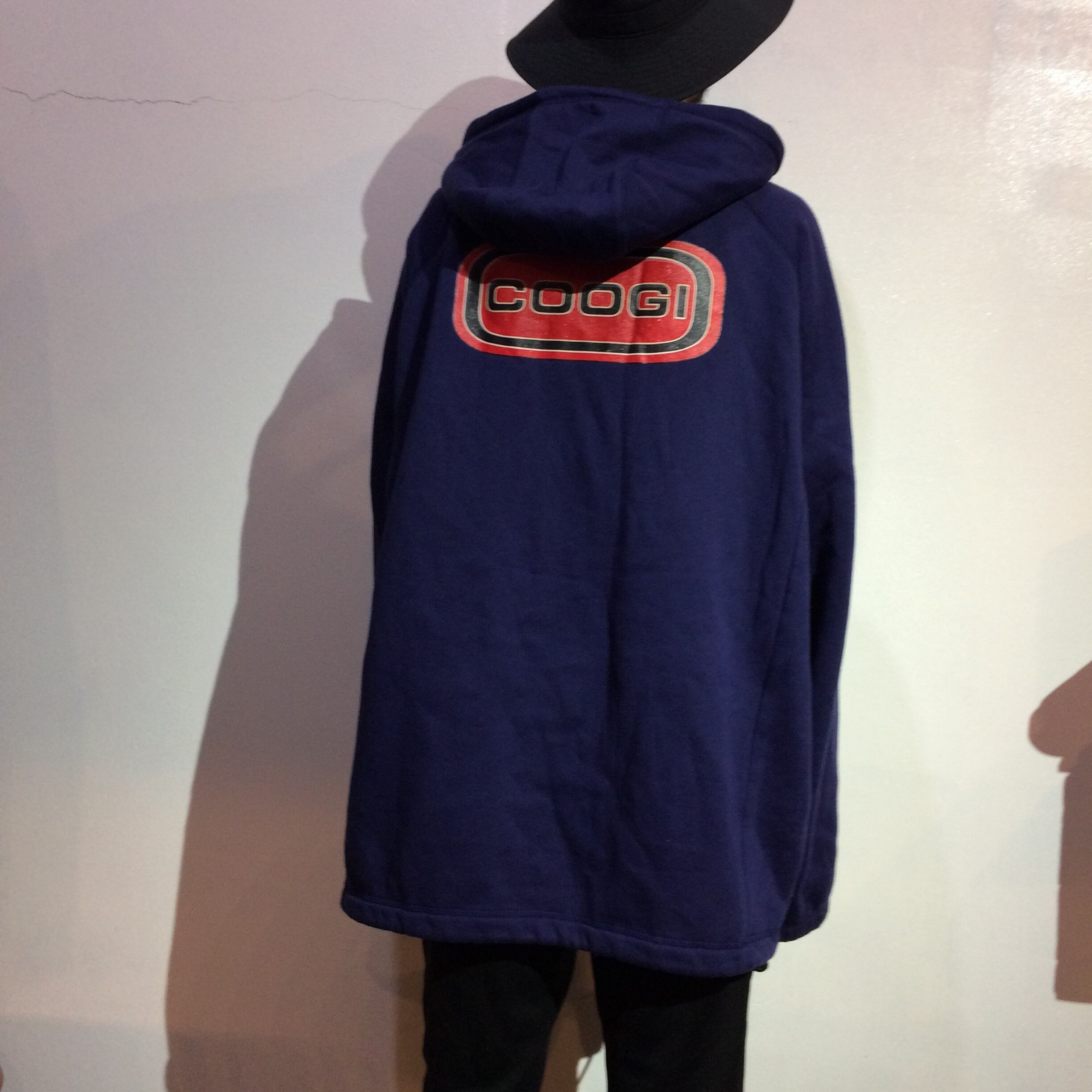 送料無料』 COOGI クージー ロゴプリントジップアップパーカー 2X