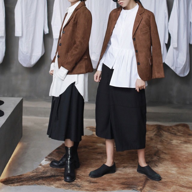 Pleated hem long sleeve shirt C0361