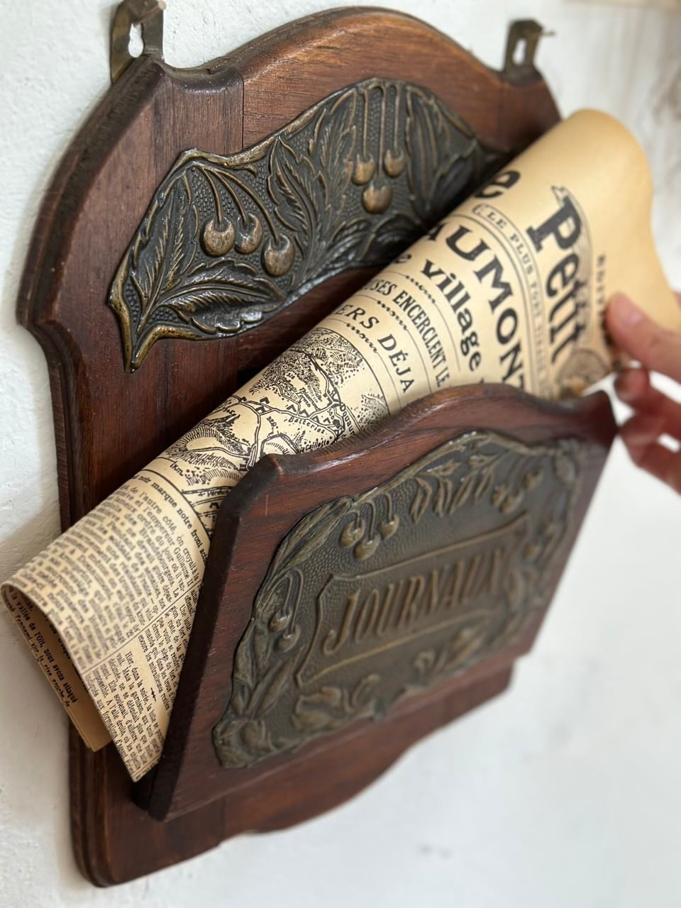壁掛け新聞ホルダー JOURNAUX さくらんぼ | Brocante de La Cocotte