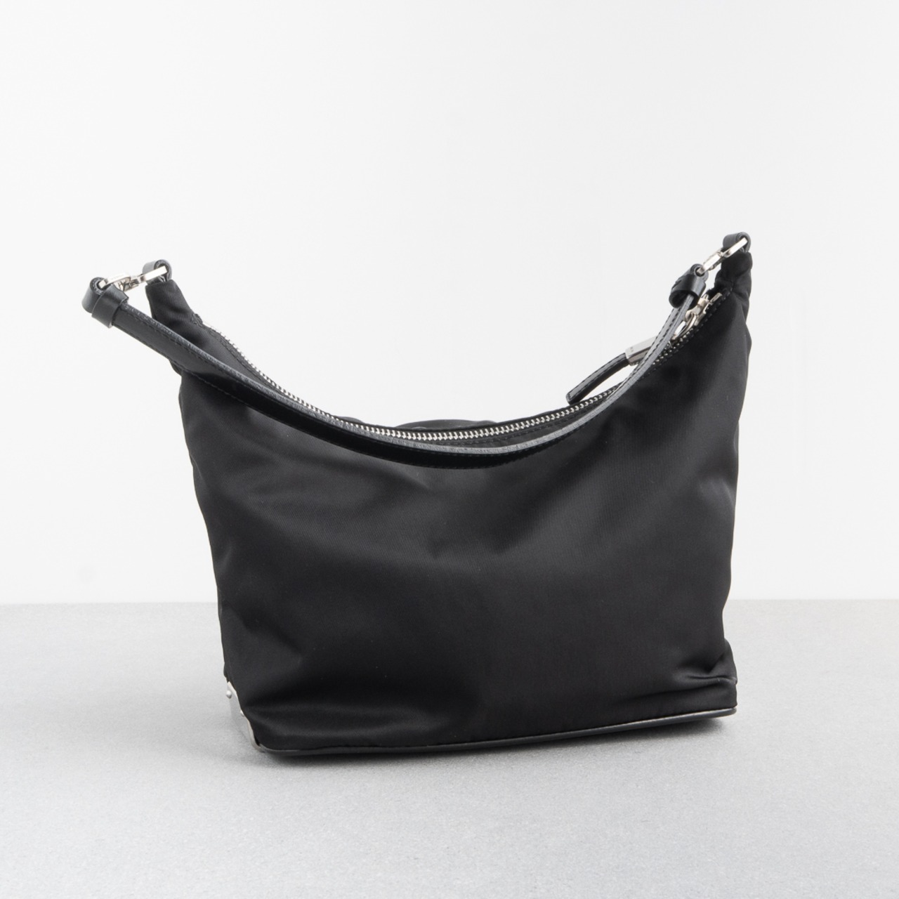 プラダ ショルダーバッグ ブラック ナイロン レザー ヴィンテージ