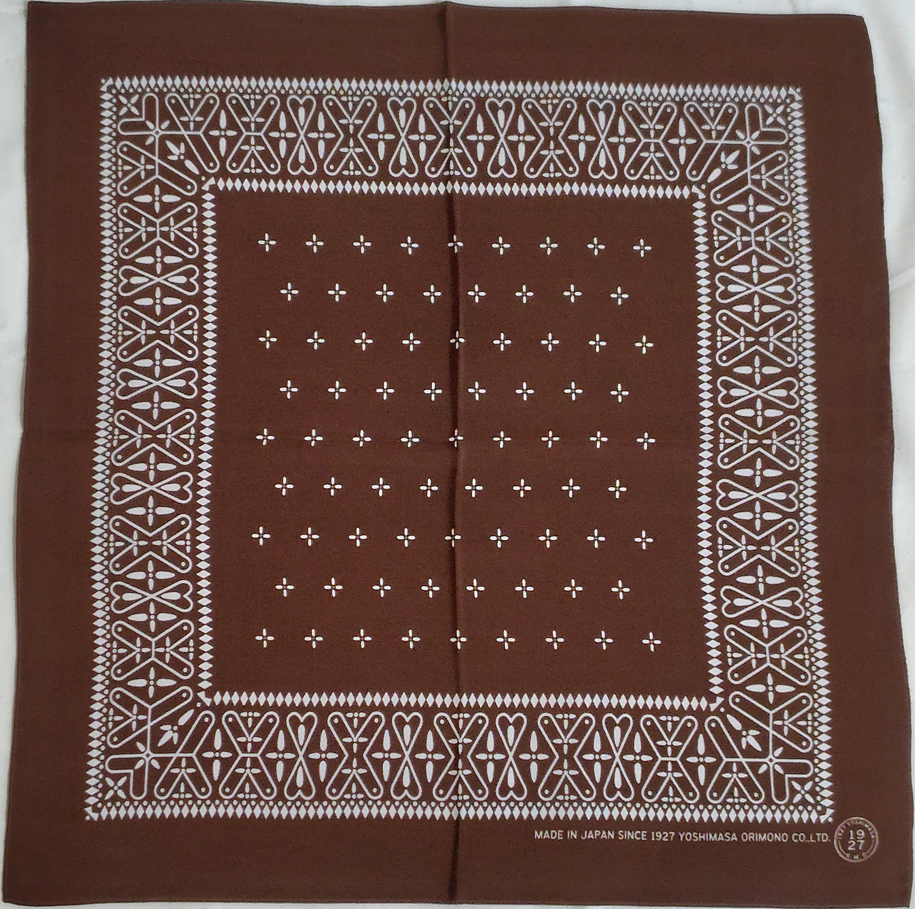 Snoop/ 洗えるシルクスカーフ/ 浜ちりめんシルク【Brown-クロス柄 53