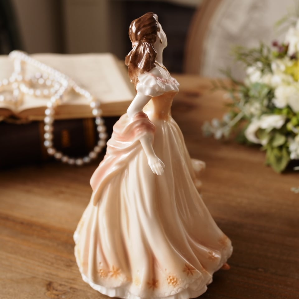 【美品】英国ロイヤルウースター Juliette 1996年製 フィギュリン 美品】英国ロイヤルウースター Juliette 1996年製 フィギュリン