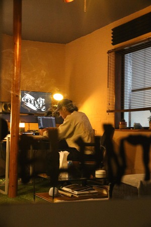 SMOKE ISLAND Pigment dye Sweat Shirt [Natural]