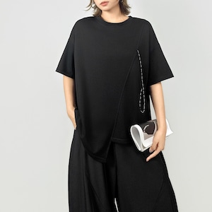 ASYMMETRIC CUT RELAXED SHORT SLEEVE T-SHIRT M-17330