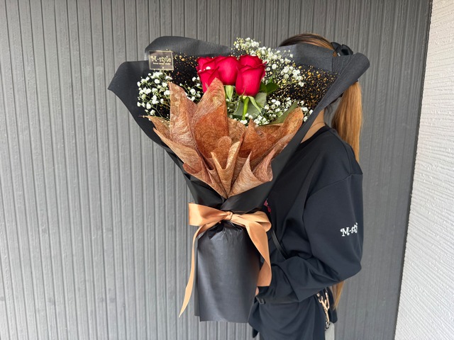 想いを伝える赤バラブーケ