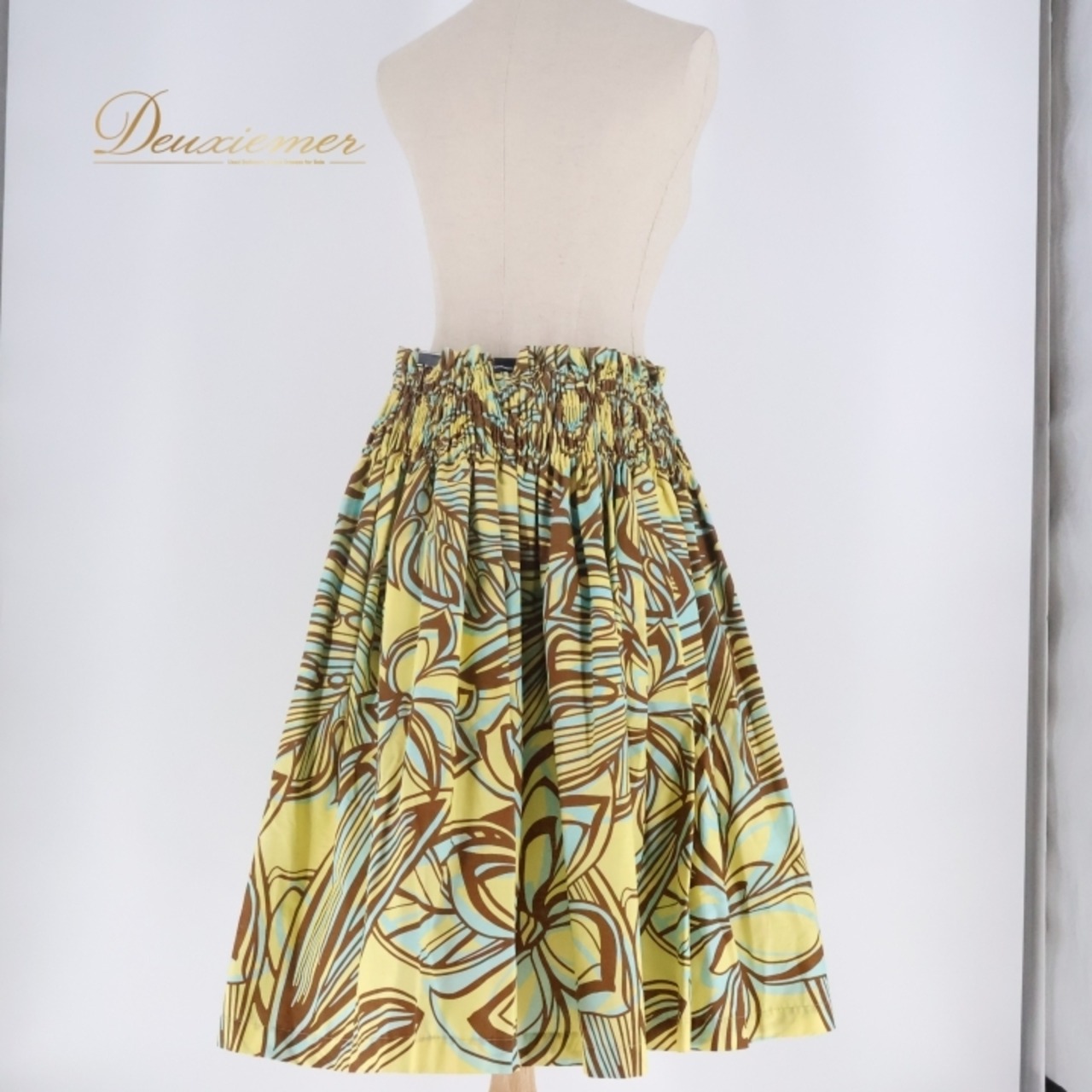 フラダンス 衣装 パウスカート エムエムジェイ イエロー系 日本製 ブラウン系 シングル モンステラ柄 花柄 かわいい 鮮やか 華やか 明るい ハワイアン アロハ ハワイアンプリント フラ ダンス レッスン 練習 おしゃれ デザイン かわいらしい