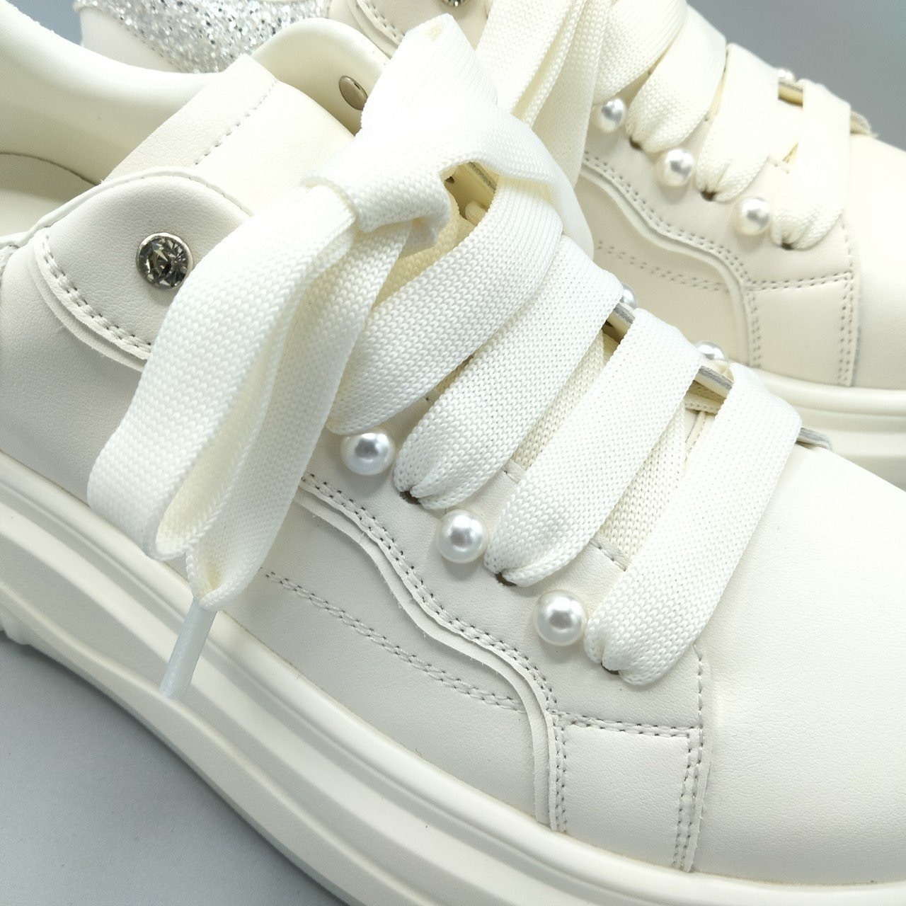 HACCCCY HY018 パール付きスニーカー