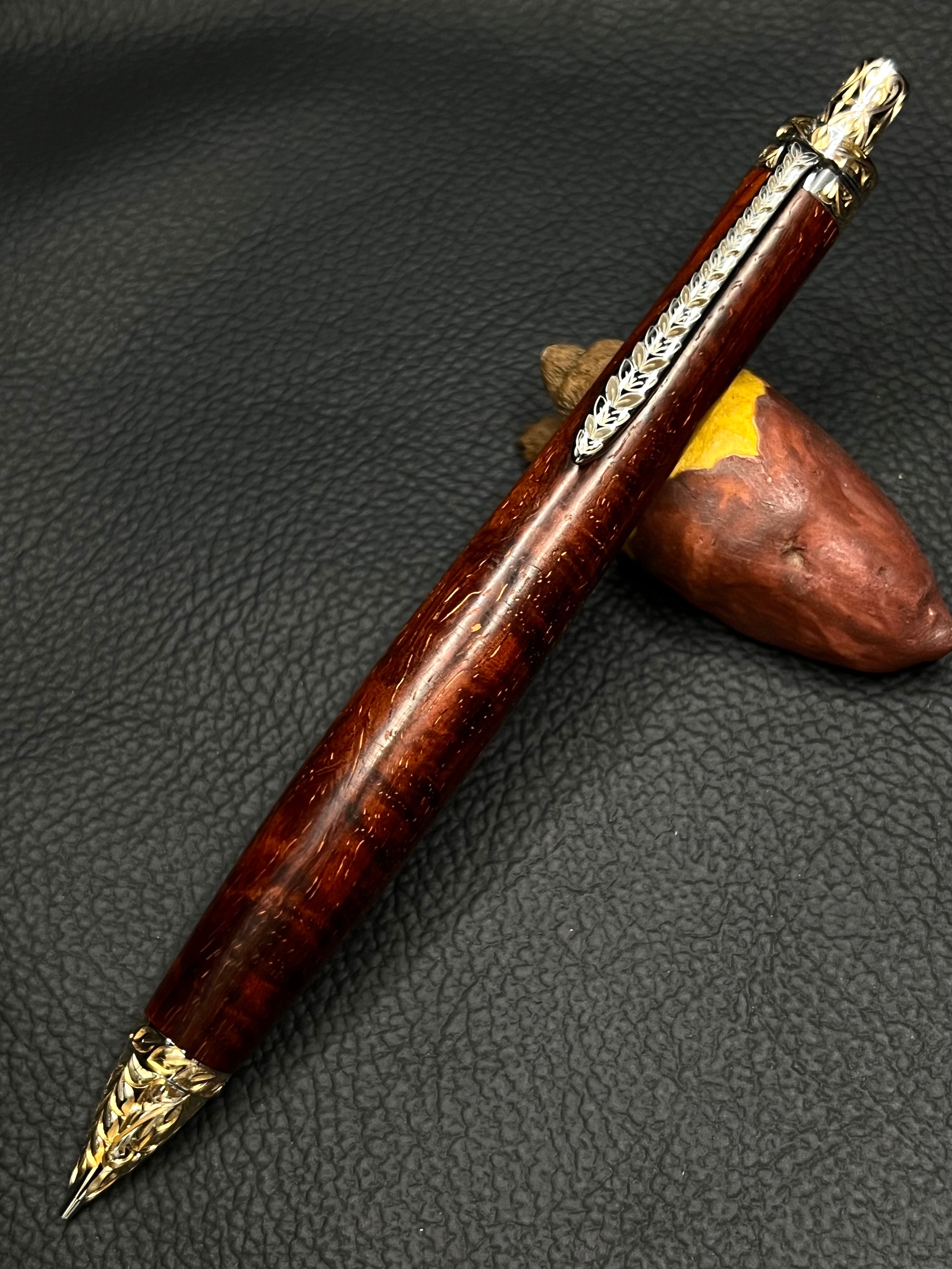 2 紅木 極上杢 彫金金具 (月桂樹) | こぶた工房 2 紅木 極上杢 彫金金具 (月桂樹) | こぶた工房
