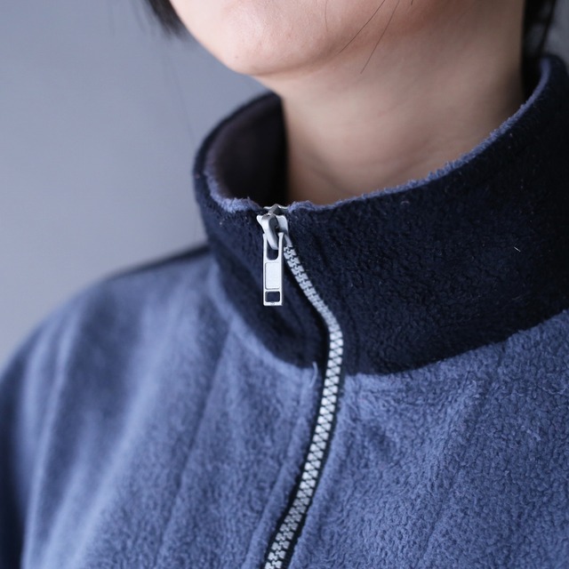 "PERRY ELLIS" bi-color and embroidery logo design over silhouette half-zip fleece pullover