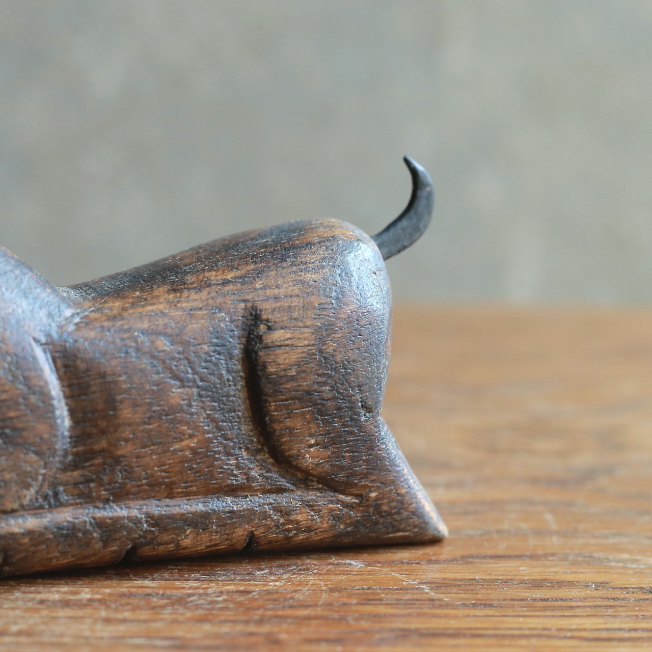 木製 鹿 オブジェ ヴィンテージ 置物｜静かな佇まいと木肌の質感が魅力の動物モチーフ 1