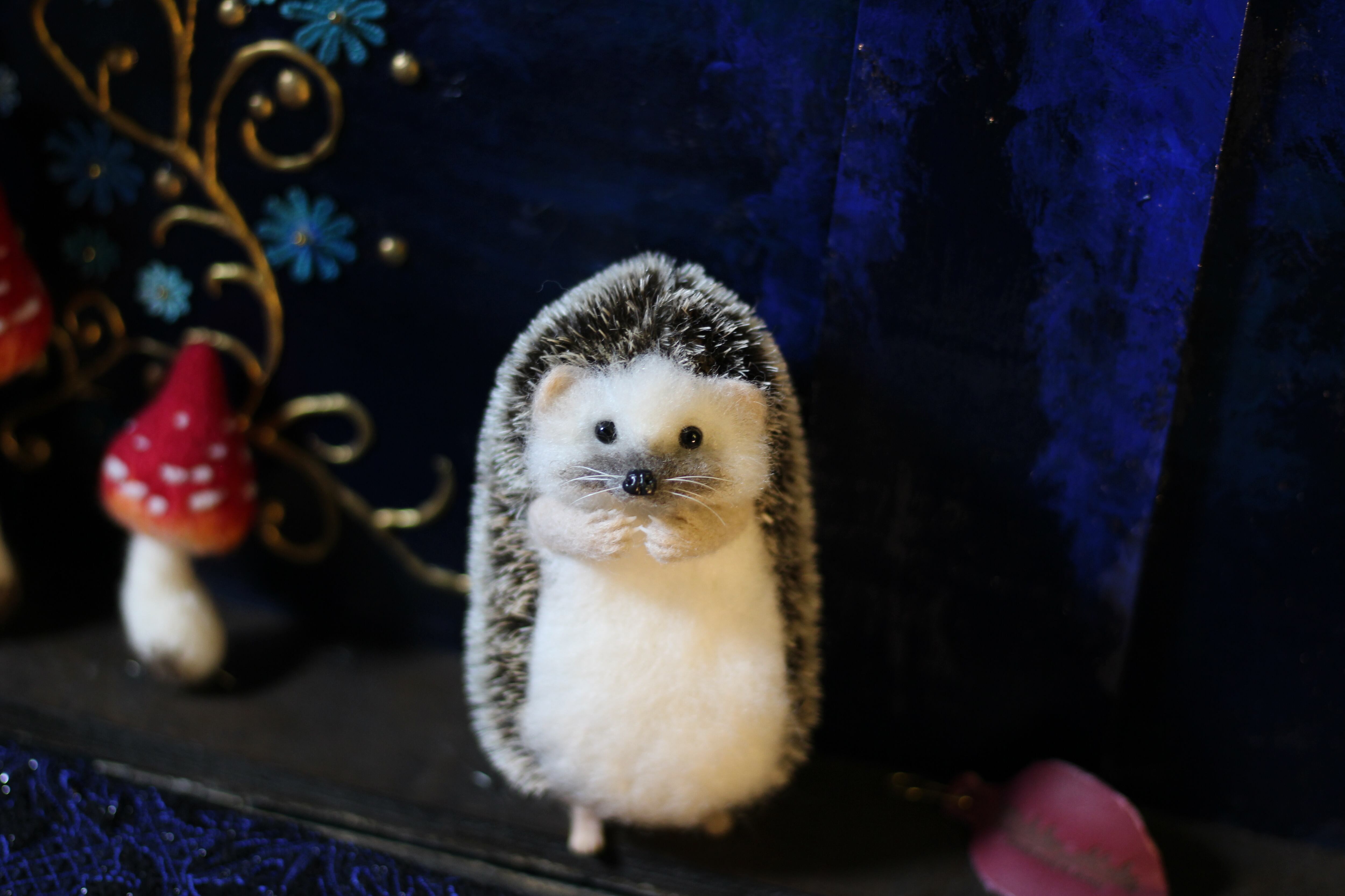 みまもりハリネズミさん Watching Hedgehog | ハリネズミ人形作家おお