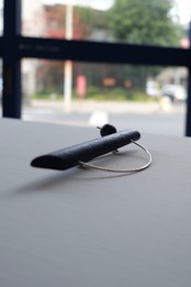 Aarikka golden semicircle brooch - navy