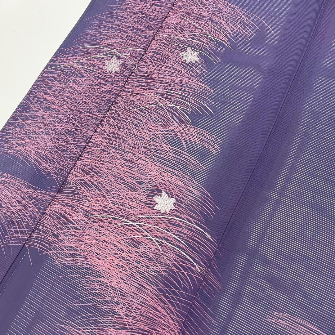 夏着物 絽 付下げ 芝模様に紅葉 銀駒刺繍 紫紺色 しつけ糸 K-3723  