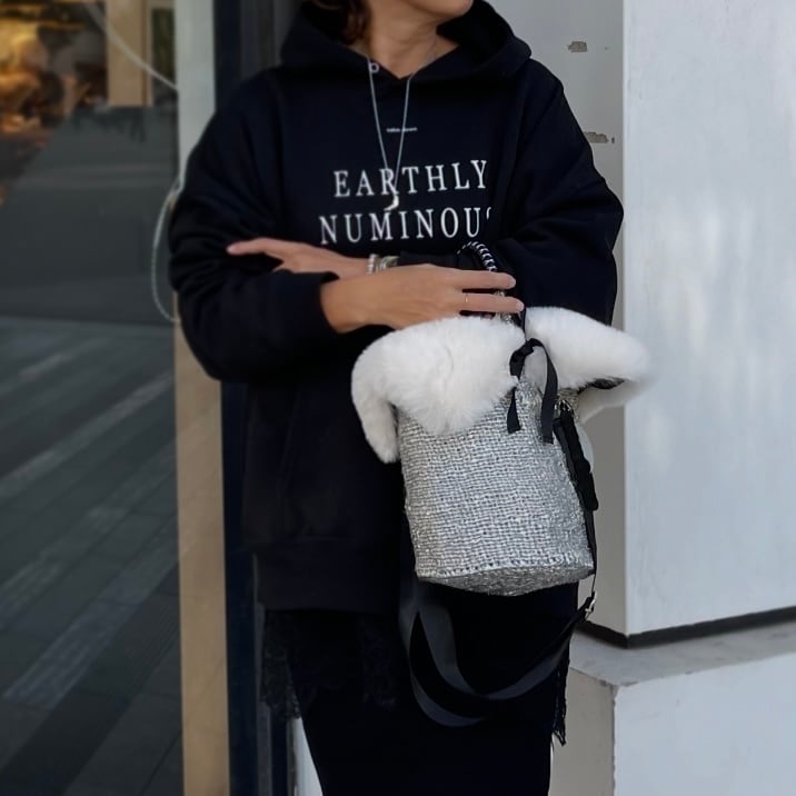OVAL Shoulder Strap Kago-Bag / IVORY FLUFFY FUR | meong blue