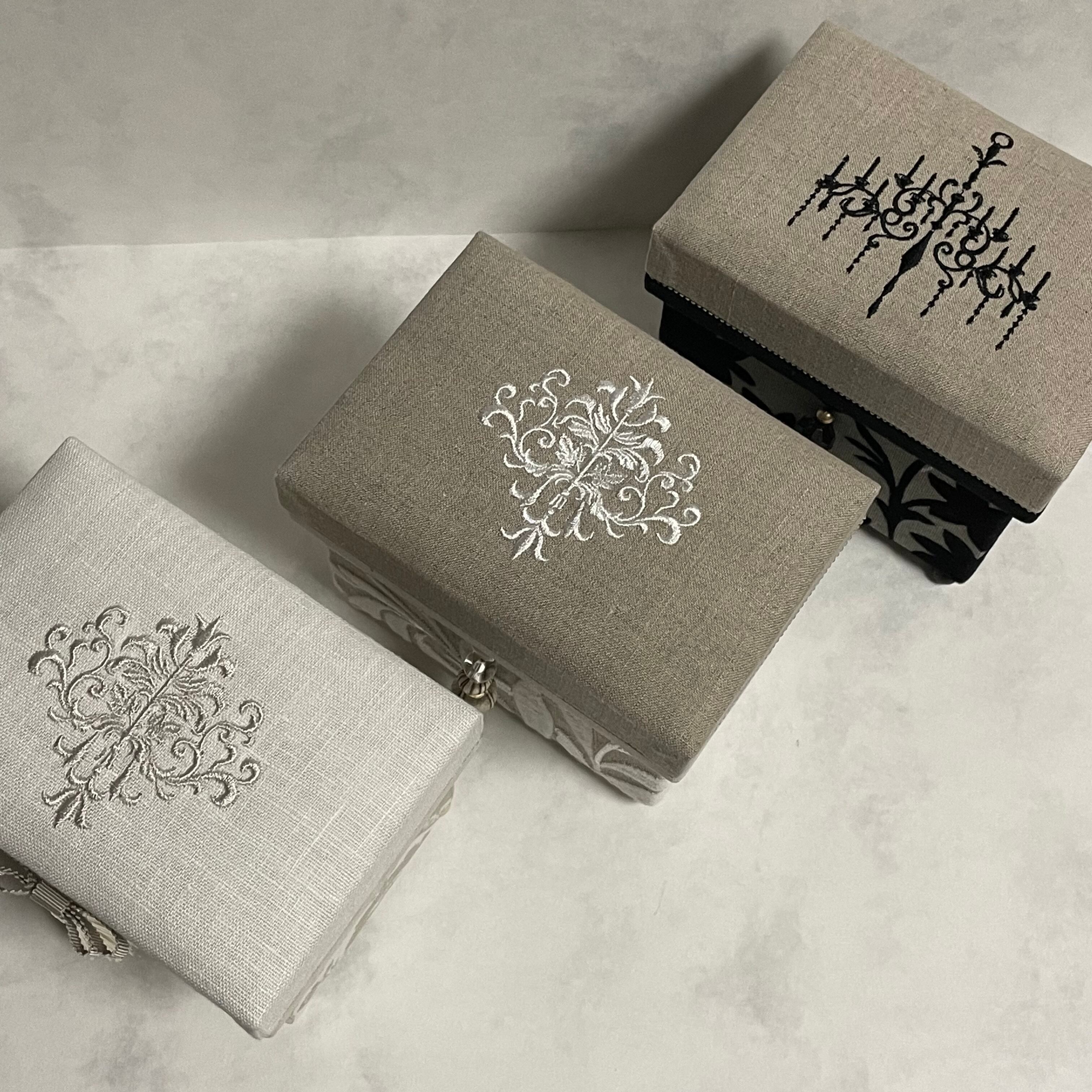 ダマスク」生地ナチュラルベージュ／刺繍オフホワイト 080131 | AKstyle