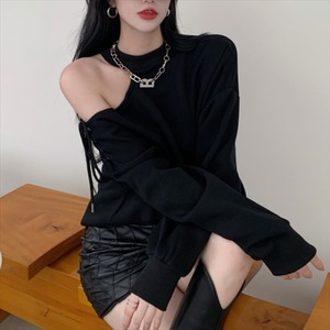 【送料無料】 セーター  オフショル・ワンショル  無地  ラウンドネック  カジュアル系  編み上げデザイン  こなれ感  20代・30代  体系カバー  レディースファッション・可愛い  韓国  冬  お出かけ・女子会・デイリーユース  ブラック・ホワイト