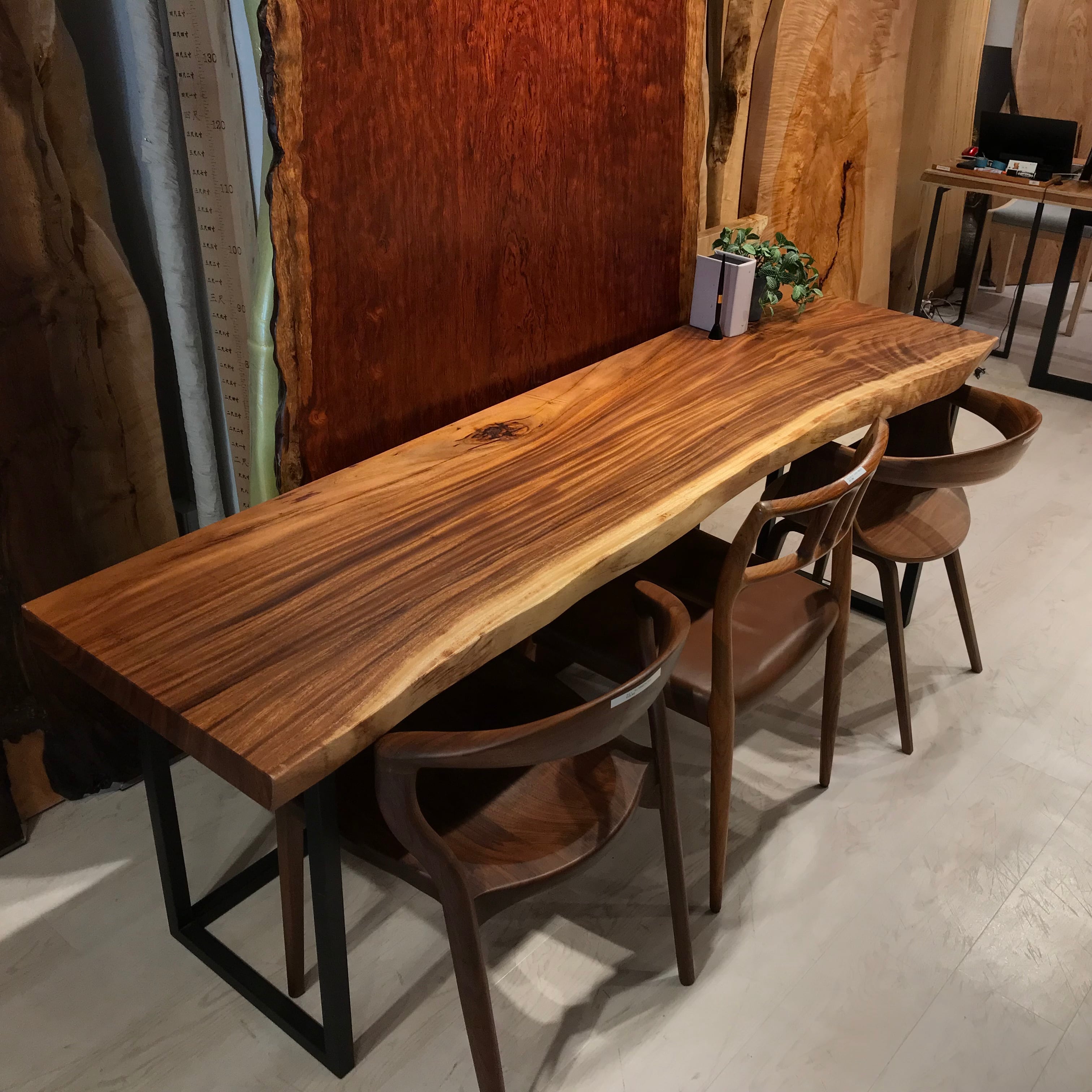 モンキーポッド 一枚板 | 千年家具 - 一枚板 テーブル専門店