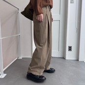 スラントウエストタックPT/ベージュ