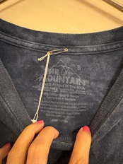 THE MOUNTAIN WOLF HOWLING Tシャツ