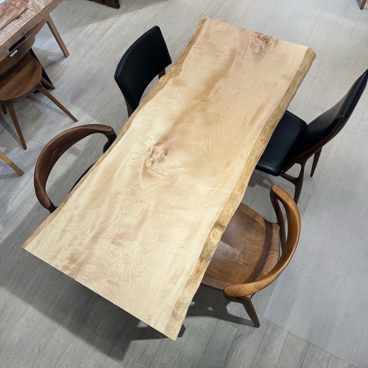 栃（トチ） | 千年家具 - 一枚板 テーブル専門店
