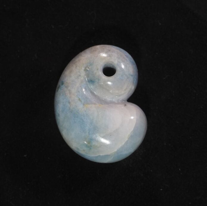 糸魚川翡翠 コン沢 青翡翠 ふく勾玉 25.0g Itoigawa blue Jadeite Fuku