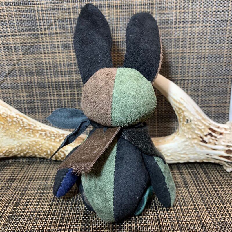 ピッグスウェードベルラビ★端革を使ってアップサイクル「ベルズラビット」写真の1点販売です　シック系カラフル