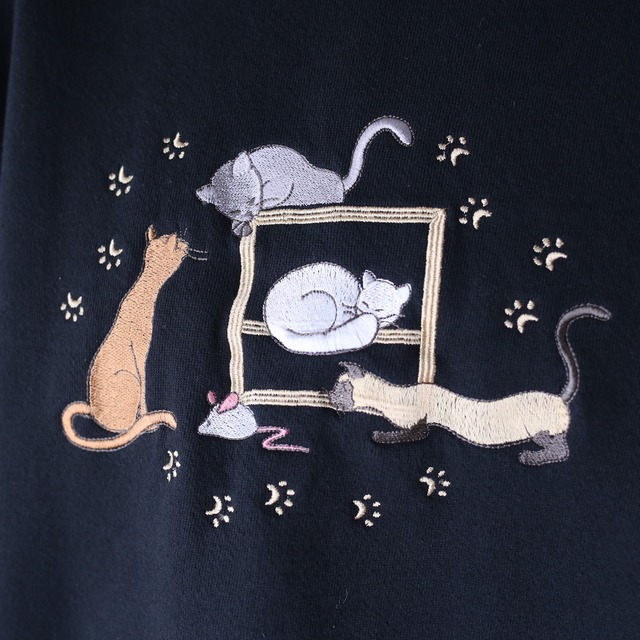 "猫×刺繍" black base over silhouette sweatshirt