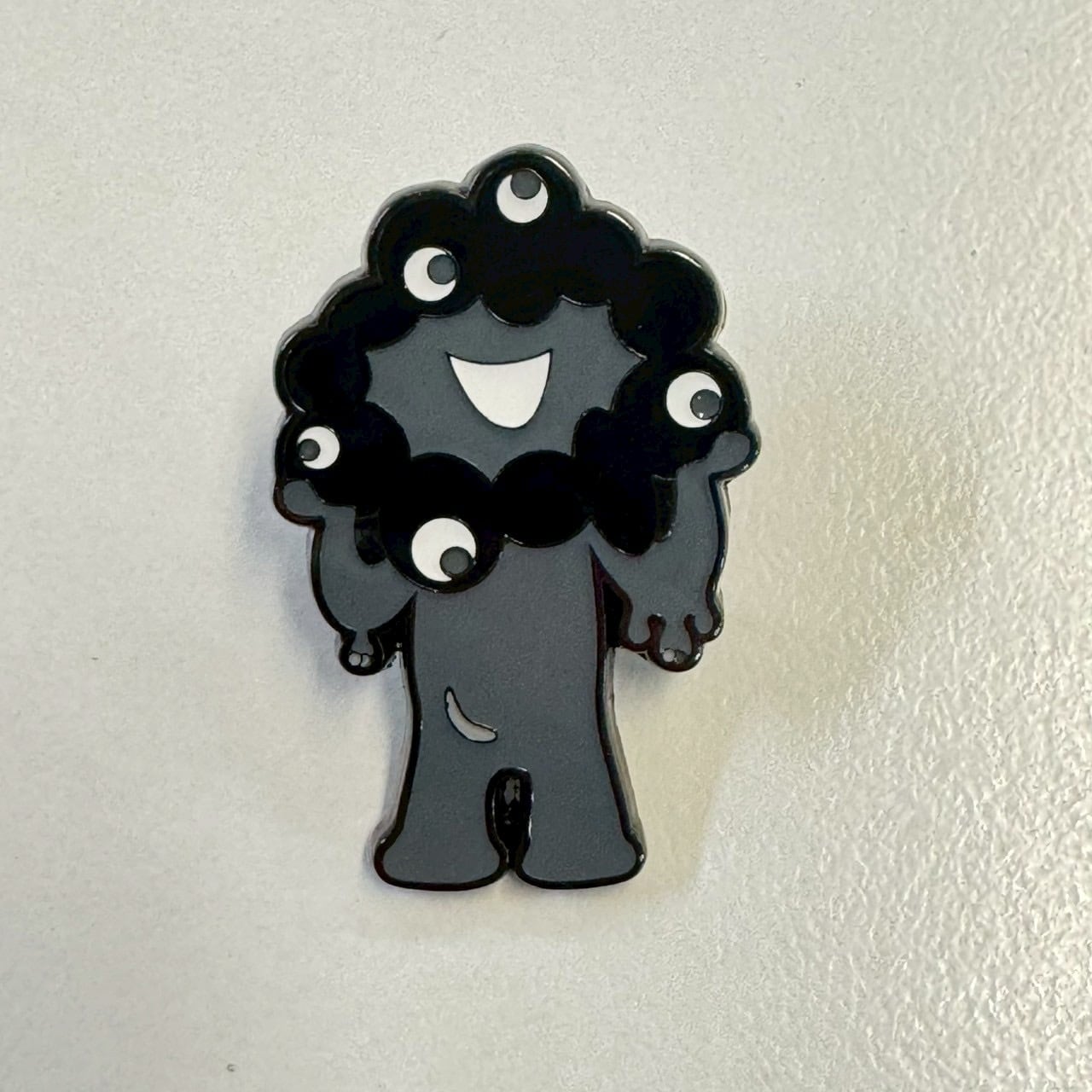 大阪・関西万博〉ピンバッジ ver.黒ミャクミャク | ヘソプロダクション