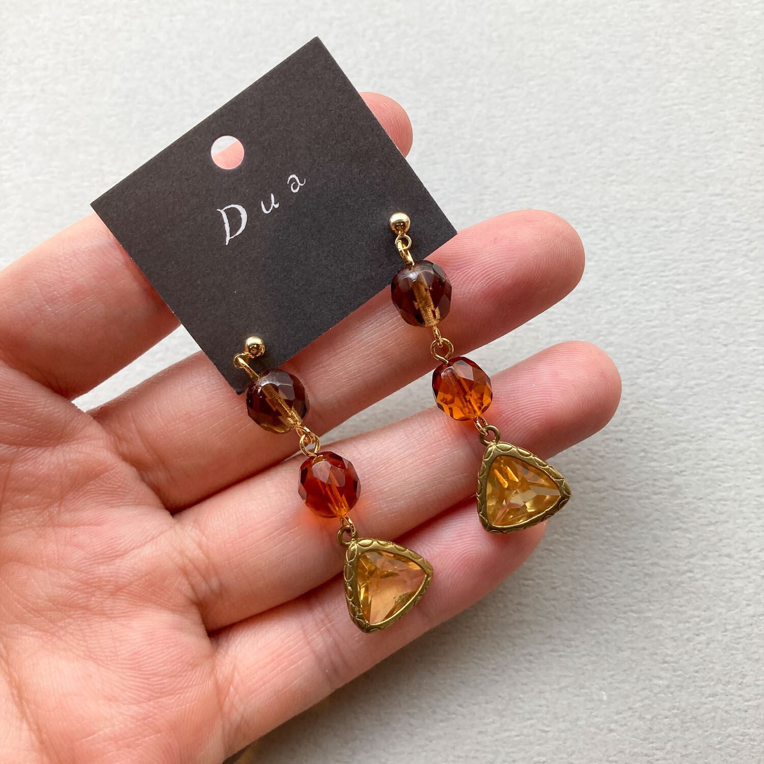 チェコビーズと三角ビジュチャームの〈ピアス/イヤリング〉 | Dua
