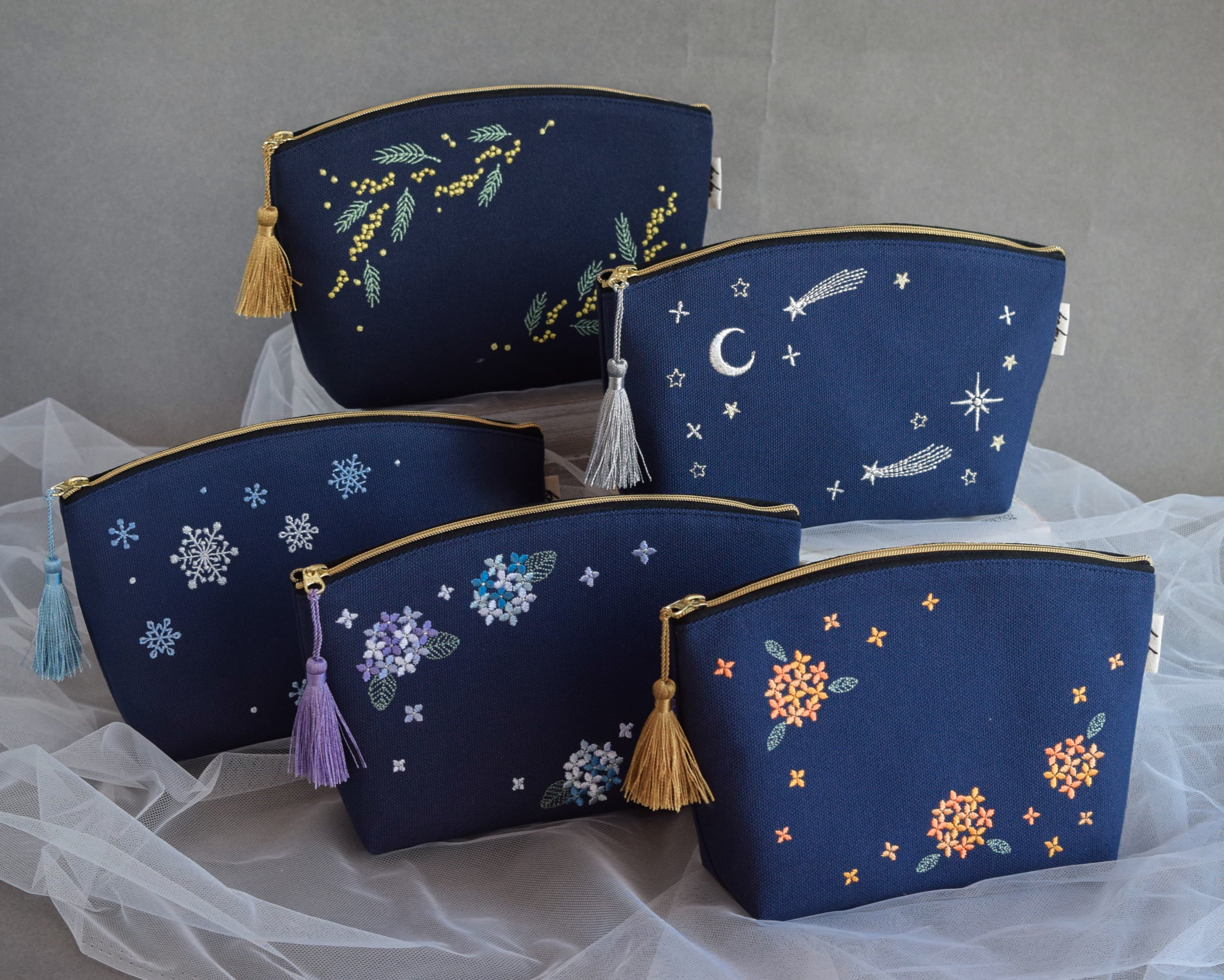 選べるイニシャル》星空の刺繍ポーチ マチあり コスメ 両面刺繍 七夕